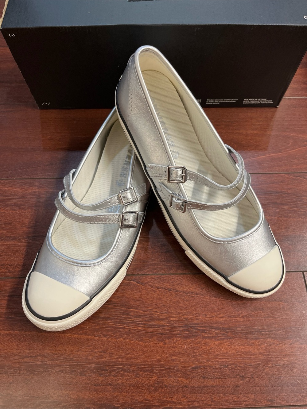 Womens 9 Converse Dainty Mary Jane OX Slip On Silver Leather A12201C HALF BOX